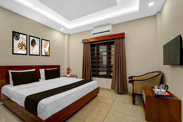 Room 5, Deluxe Apsara Tourist Homes, Pathanamthitta