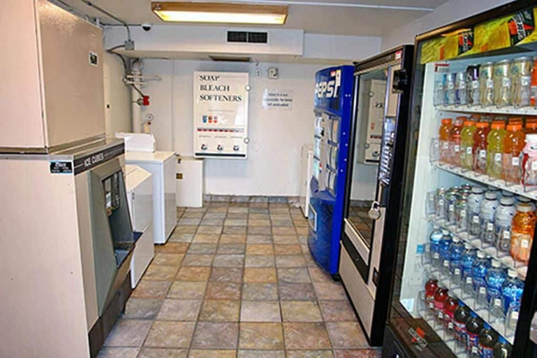 Food & Drinks 5, Motel 6 Fremont South, Alameda