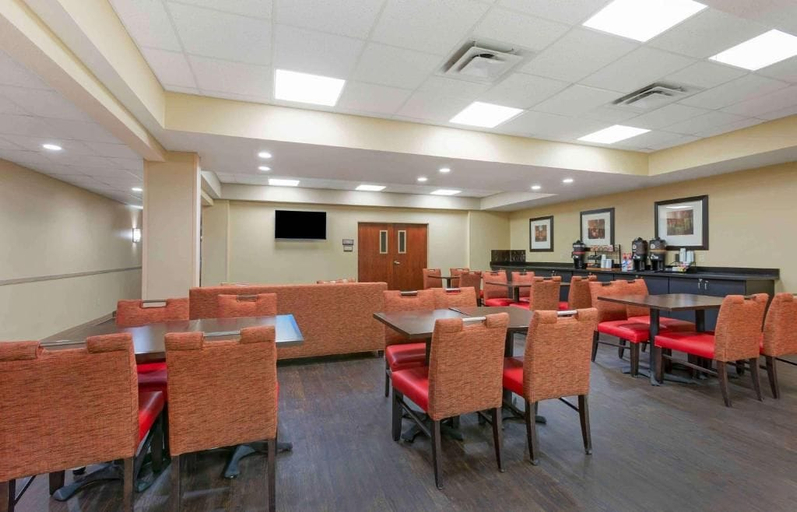 Food & Drinks, Studio 6 Extended Stay Findlay Tiffin Avenue OH, Hancock