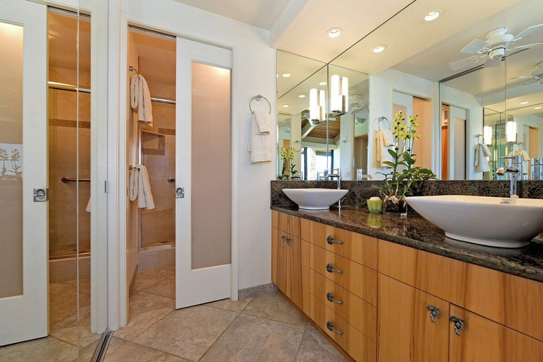 Bathroom 3, Spacious 3bedroom at Oceanfront Resort-papakea B405, Maui