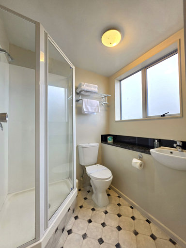 Bathroom 4, City Central Motel Apartments, Christchurch