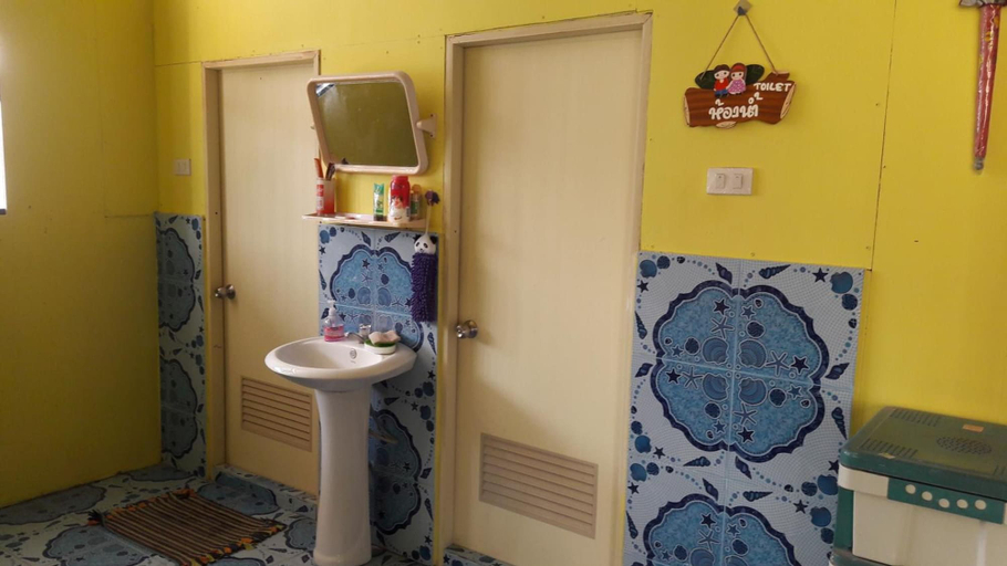Bathroom, Sampaongern Homestay, Ban Laem