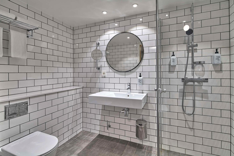Bathroom 4, Scandic Rubinen Goteborg, Göteborg