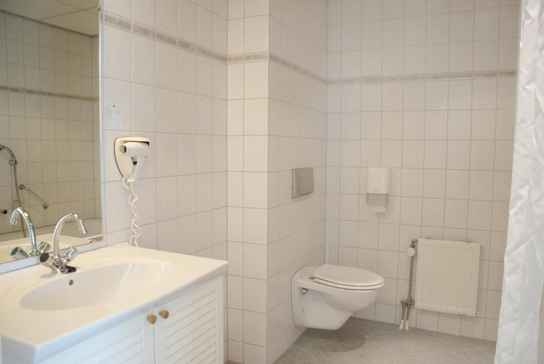Bathroom 3, Fletcher Duinhotel Burgh Haamstede, Schouwen-Duiveland