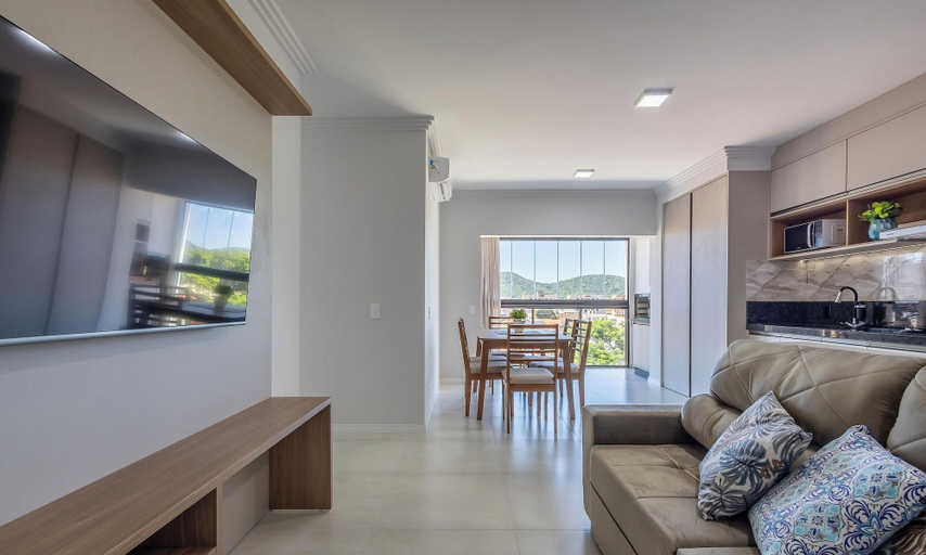 Living area 2, Apt 650m fr/ Beto Carrero in Cond w/ Pool Lav0401, Penha