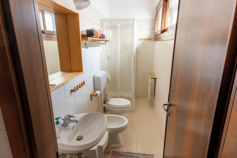 Bathroom, Casa Aprilia by Ca-sa Check, Venezia