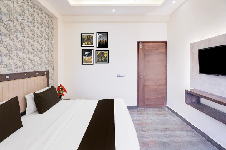 Room 3, Deluxe A&V Residency, Gautam Buddha Nagar