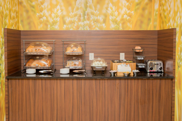 Food & Drinks 5, FAIRFIELD INN AND SUITES LUMBERTON, Robeson