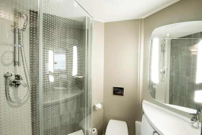 Bathroom 4, ibis Gdansk Stare Miasto, Gdańsk City
