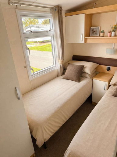 Room 2, Caravan Meg Sleeps 6 With Free Parking, Denbighshire