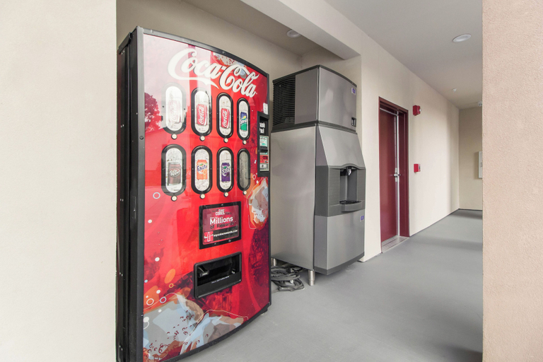 Food & Drinks 5, Red Roof Inn Houston - Willowbrook, Houston