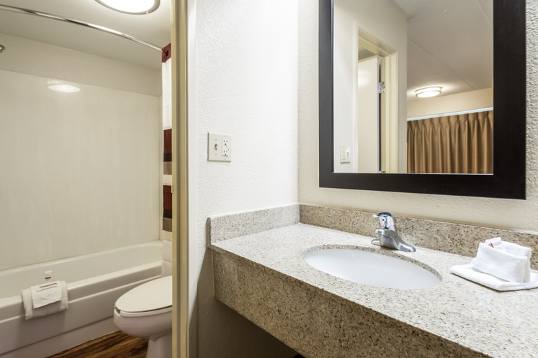 Bathroom 4, Red Roof Inn Edison, Middlesex