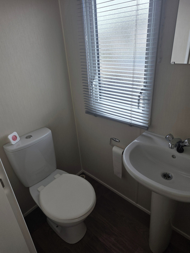 Bathroom 2, Caravan Paul Sleeps 6 With Free Parking, Denbighshire