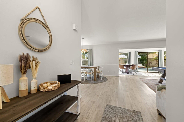 Room 5, 1 Mile to Beach Private Pool Oasis Volleyball, Pinellas