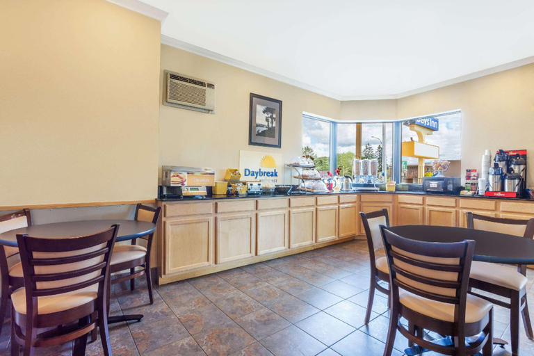 Food & Drinks 5, Days Inn by Wyndham Bellingham, Whatcom