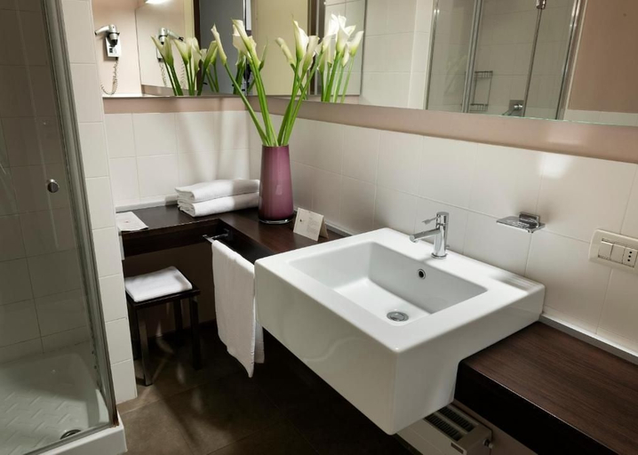 Bathroom 5, Hc3 Hotel, Bologna