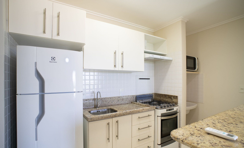 Private kitchen 3, Apt. in Beachfront Condo w/ Pool Pom0111, Florianopolis