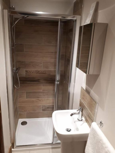 Bathroom 5, The Black Bull at Nateby, Cumbria