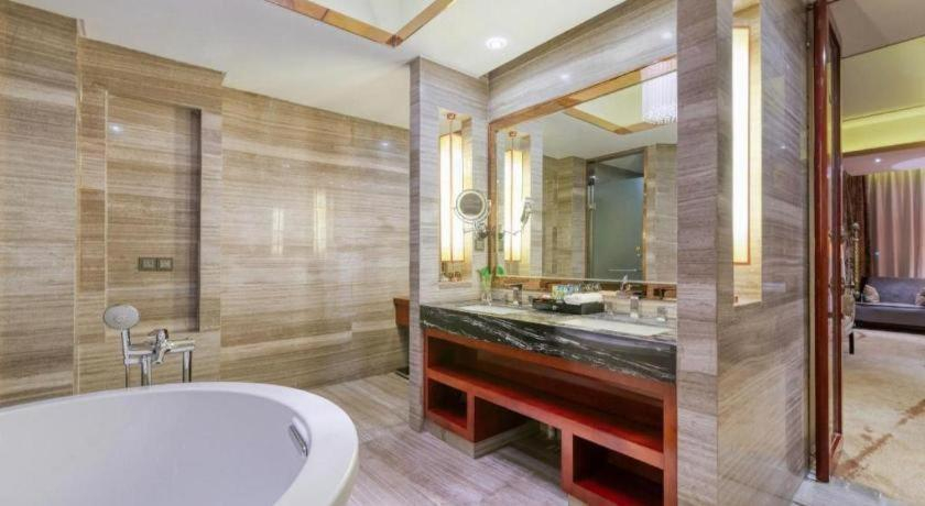 Bathroom 4, Lanxi Xingmao Resort Hotel, Lu'an