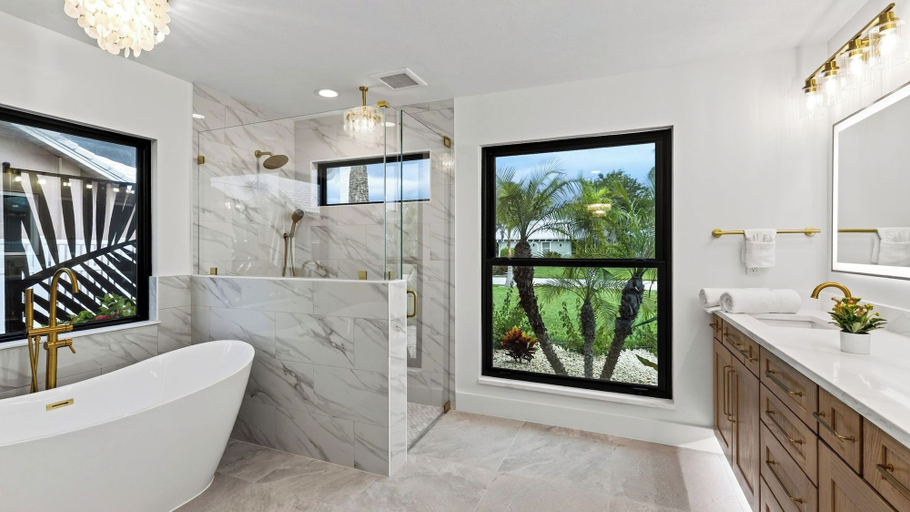 Interior 4, Latitude 26° Luxury Retreat by Avantstay Waterfall Pool + Private Dock, Lee