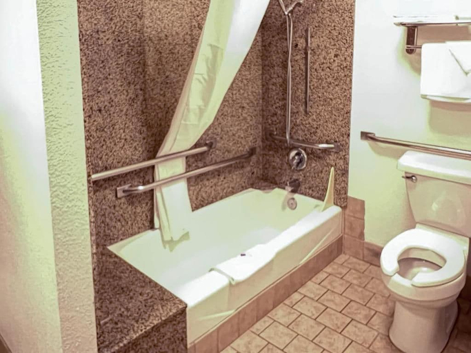 Bathroom 4, Motel 6 Portland, OR - Southeast, Multnomah