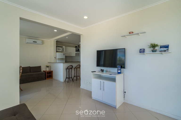Living area 4, Apt. w/ BBQ in Beachfront Condo Pom0113, Florianopolis