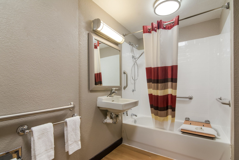 Bathroom 4, Red Roof Inn Durham - Triangle Park, Durham