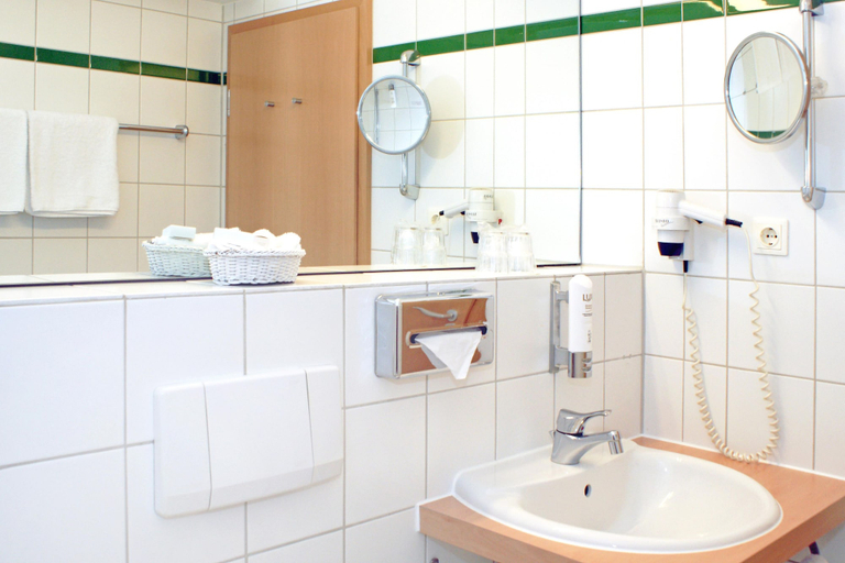 Bathroom 5, Best Western Macrander Hotel Dresden, Dresden