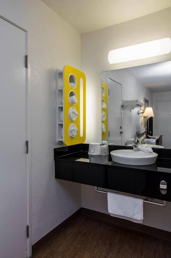 Bathroom 5, Motel 6 Bellmead, TX - Waco, McLennan