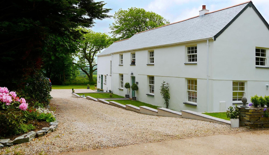 Exterior & Views 2, Caroe Farmhouse, Cornwall