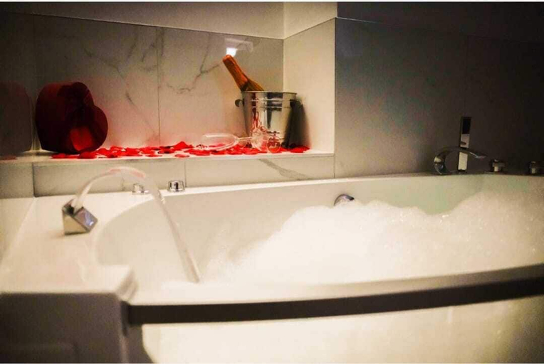 Bathroom 2, Le Dimore Airport Luxury, Bari