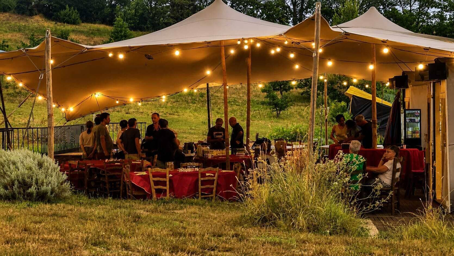 Outdoor dining 4, Clos des garrigues, Tarn-et-Garonne