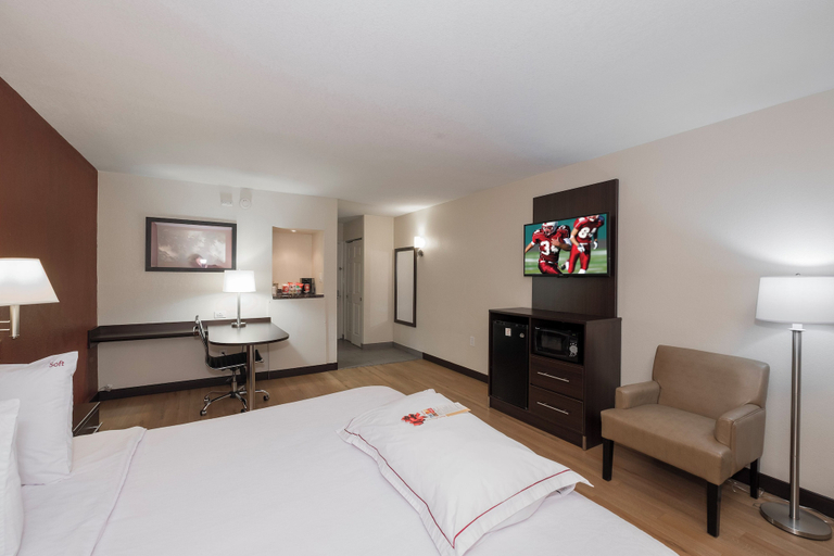 Bedroom 3, Red Roof Inn PLUS+ Poughkeepsie, Dutchess