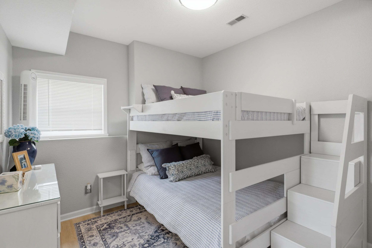Room 1, Executive Style Lakefront Porto Cima Retreat, Camden