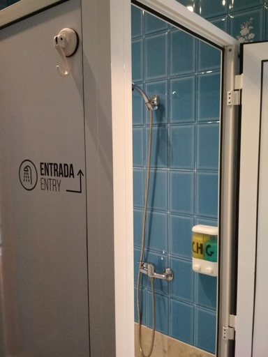 Bathroom 4, Casa do Marabillas-Hostel, Lugo