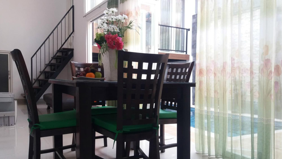 Food & Drinks 4, Donata House, Badung