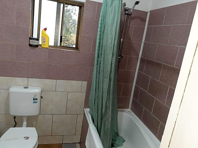 Bathroom, Murray Gardens Country Cottages & Motel, Unincorp. Far North