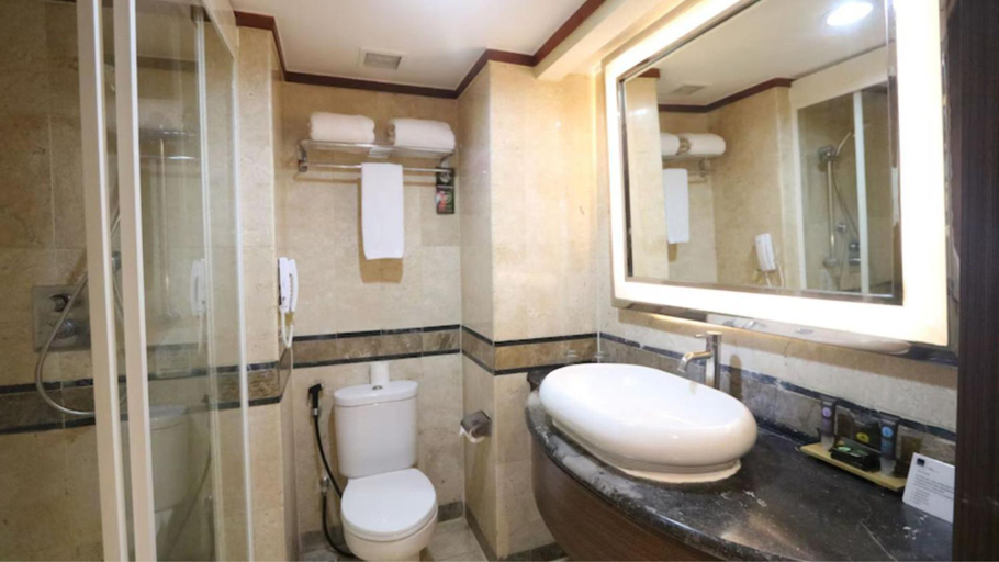 Bathroom 5, Novotel Solo, Solo