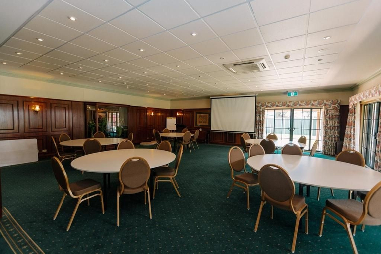 Food & Drinks 5, The Lawson Riverside Suites, Wagga Wagga - Pt A