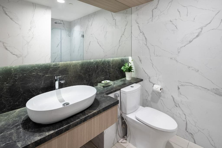 Bathroom 4, Park Avenue Clemenceau, Singapura