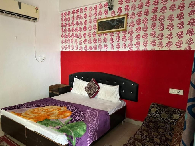 Bedroom 3, Hotel Blue Star By Amazone Holidays, Nainital