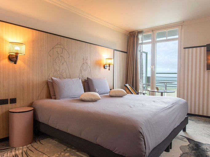 Bedroom 3, Mercure Granville Le Grand Large Hotel, Manche