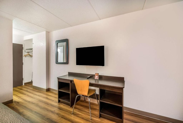 Others 5, Motel 6 Henderson, TX, Rusk