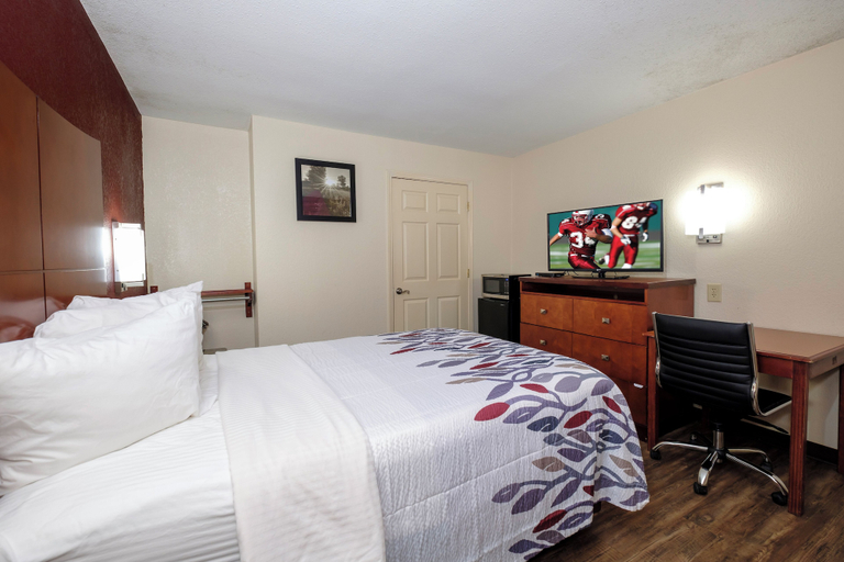 Bedroom 3, Red Roof Inn Columbus, MS, Lowndes