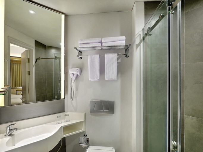 Bathroom 5, Ibis Samarinda, Samarinda