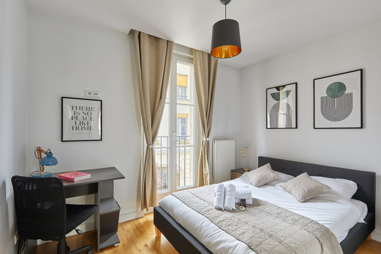 Room 2, Apartment Pantheon/saint Germain des Pres, Paris