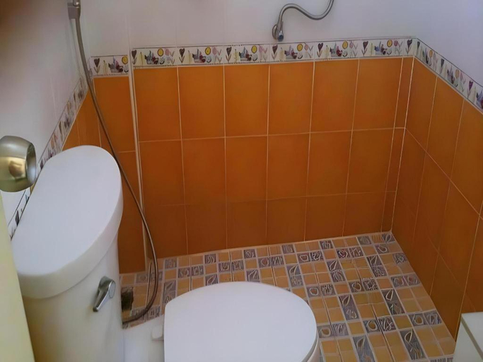Bathroom 3, Baan Gon Chompu, Suan Phung
