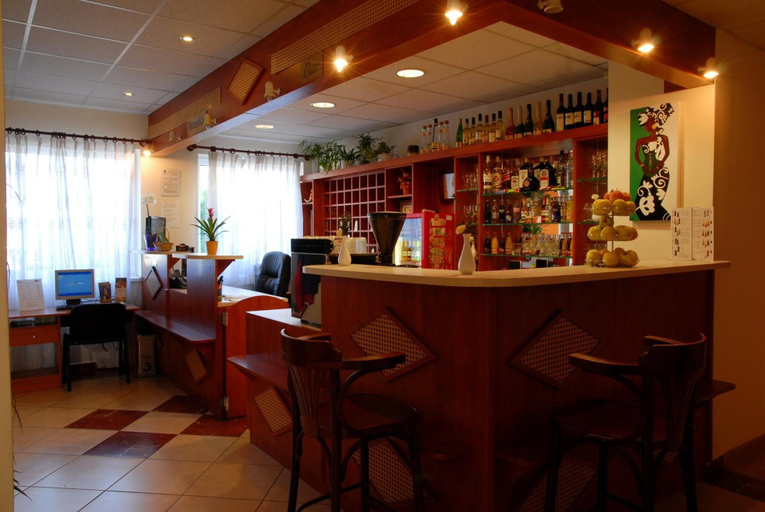 Food & Drinks 5, Hotel Ferihegy, Budapesti