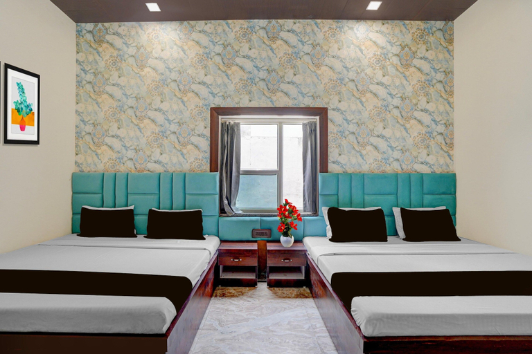 Room 4, Deluxe With Twin Bed Ummed Palace, Mathura