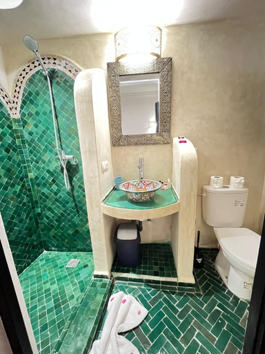 Bathroom 4, Riad Kantarell, Marrakech